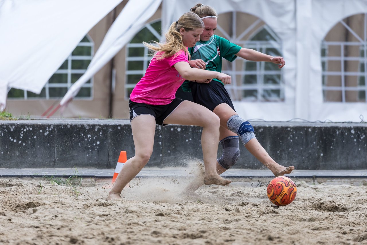 Bild 90 - wBJ/wCJ Beachsoccer Cup